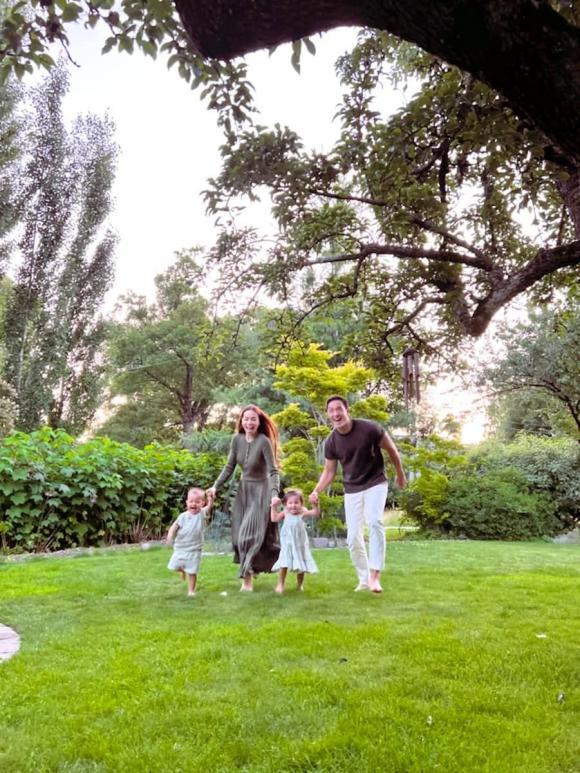 Về quê Kim Lý, Hà Hồ nửa kín nửa hở, lồng lộn như diễn thời trang-1