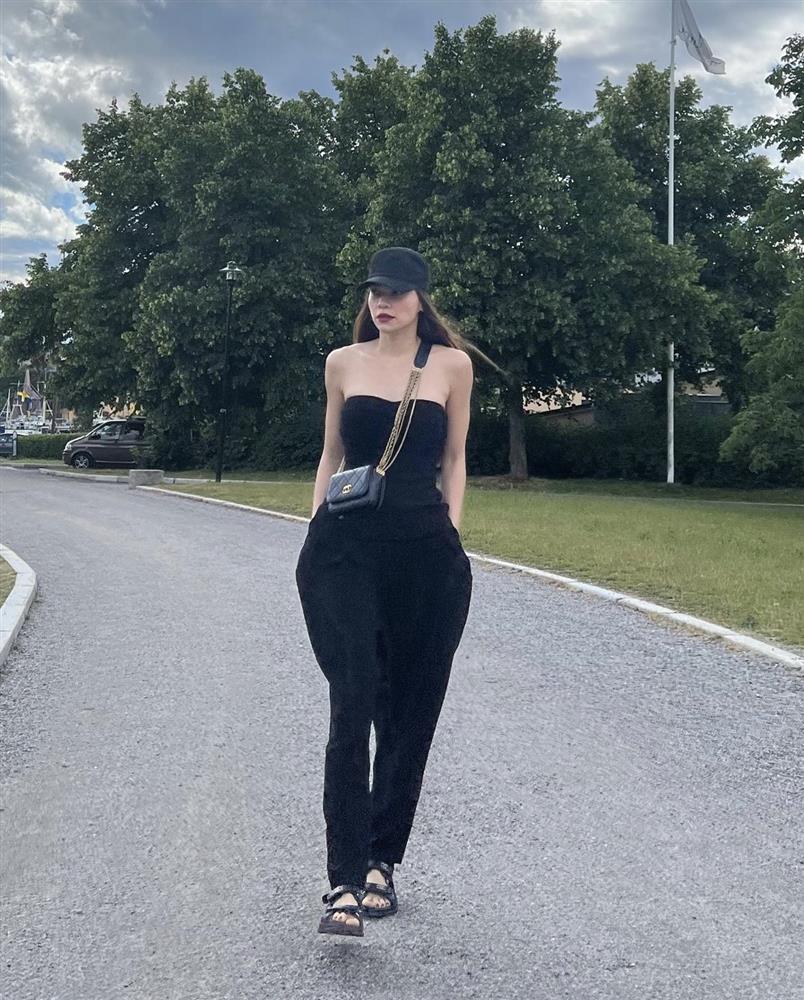 Về quê Kim Lý, Hà Hồ nửa kín nửa hở, lồng lộn như diễn thời trang-3