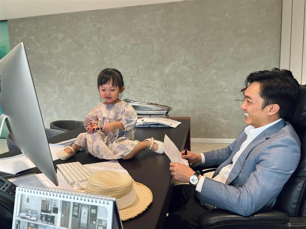 Đi làm với Cường Đô La nhưng Suchin mới ra dáng chủ tịch-1