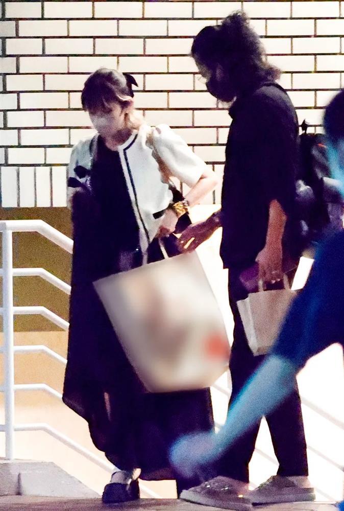 Tài tử Vườn Sao Băng sánh đôi vợ sau bê bối lõa lồ thác loạn-3