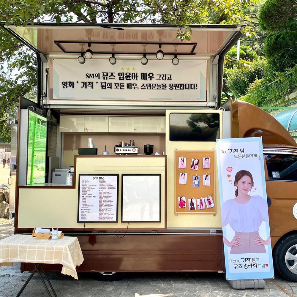 Học fan Kpop gửi xe cà phê tặng thần tượng, fan Jack bị chê phèn-1