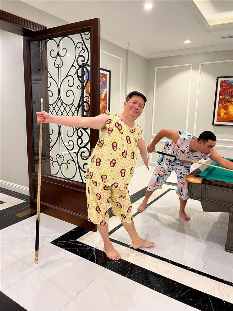 Vợ chồng Đoàn Di Băng bẻ cong dàn vệ sĩ trai tráng-16