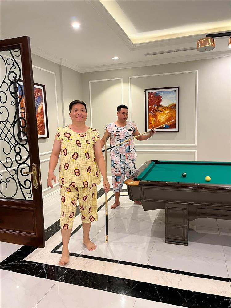 Vợ chồng Đoàn Di Băng bẻ cong dàn vệ sĩ trai tráng-15