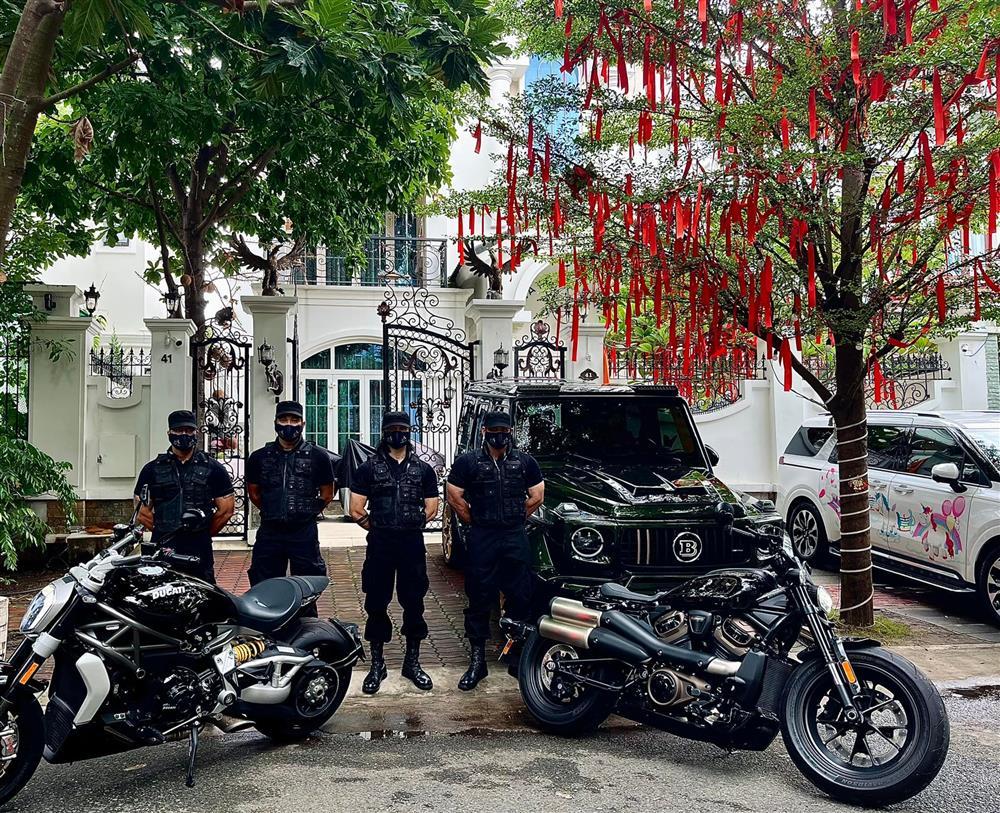 Vợ chồng Đoàn Di Băng bẻ cong dàn vệ sĩ trai tráng-2