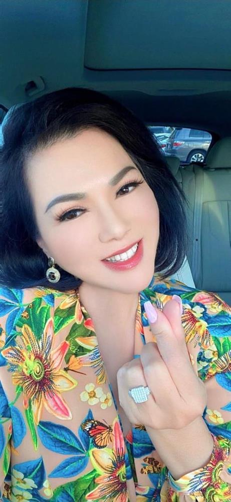 Vợ Chí Tài U65 da sáng loáng, trẻ ngang ngửa Ngọc Quyên U35-10