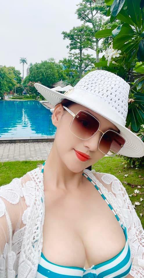 Lã Thanh Huyền khoe vòng 1 ngộp thở - Ngọc Trinh bánh bèo chúa-1