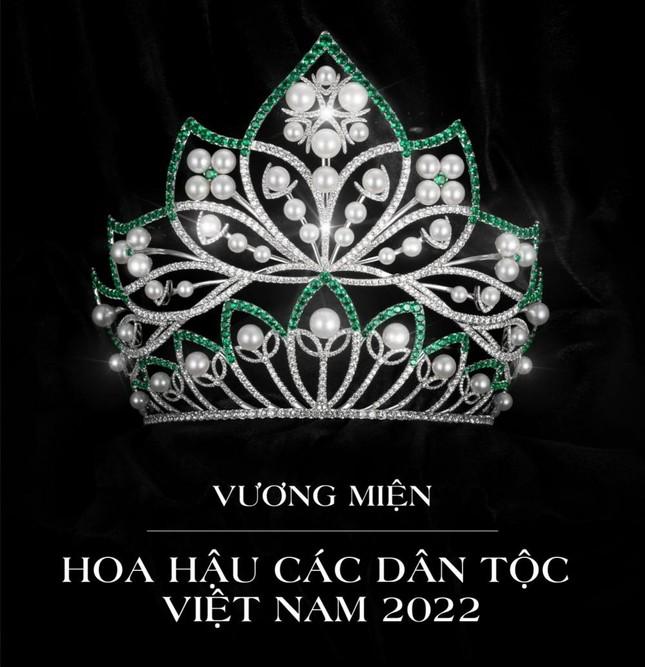 Cận cảnh loạt vương miện tiền tạ tiền tấn các cuộc thi Hoa hậu 2022-4