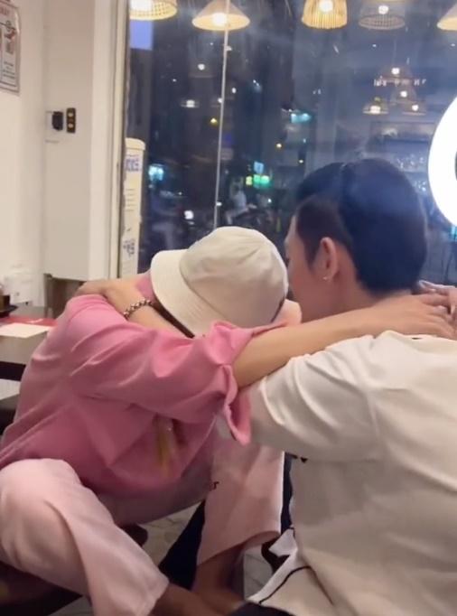 Cháu nuôi Hoài Linh ôm Khả Như, xưng vợ chồng, thực hư ra sao?-1