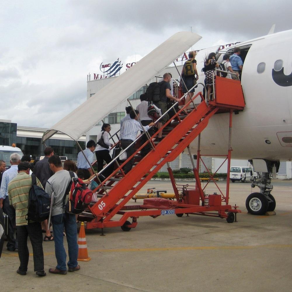 Đem hành lý quá cân, khách qua được cửa check in nhưng vẫn bị phạt-4