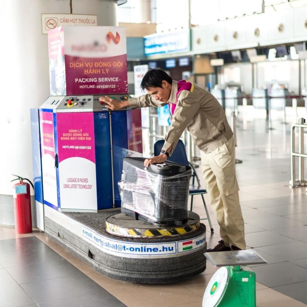 Đem hành lý quá cân, khách qua được cửa check in nhưng vẫn bị phạt-6