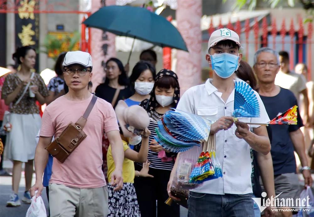 Ngồi vỉa hè kiếm tiền triệu mỗi ngày ở thành phố tốt nhất châu Á-1