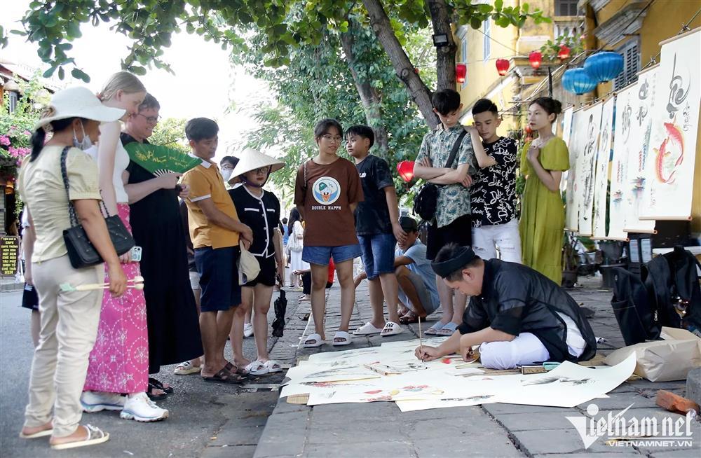 Ngồi vỉa hè kiếm tiền triệu mỗi ngày ở thành phố tốt nhất châu Á-5