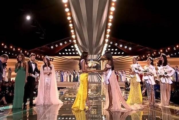 Sạn tại chung kết Hoa hậu Siêu quốc gia: Dài lê thê, thí sinh bị cắt sóng-3