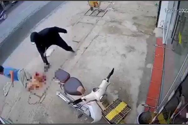 Sang khuyên chồng hàng xóm, người đàn ông bị chém đứt cổ-2