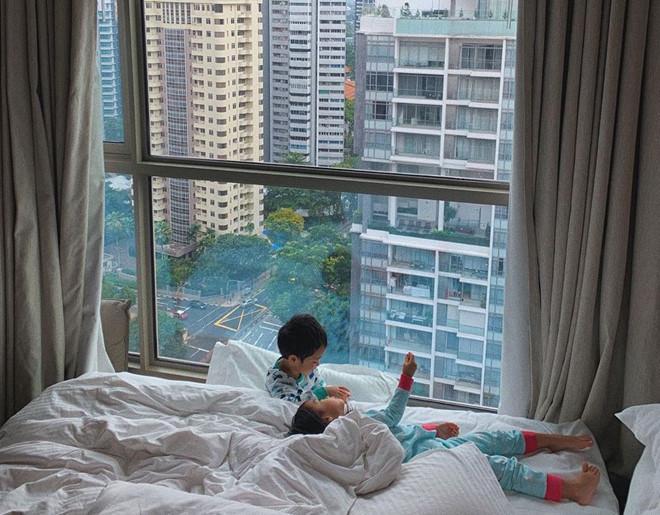 Con gái Hà Tăng hiếm hoi lộ diện, chân và góc nghiêng chuẩn gen mẹ-4