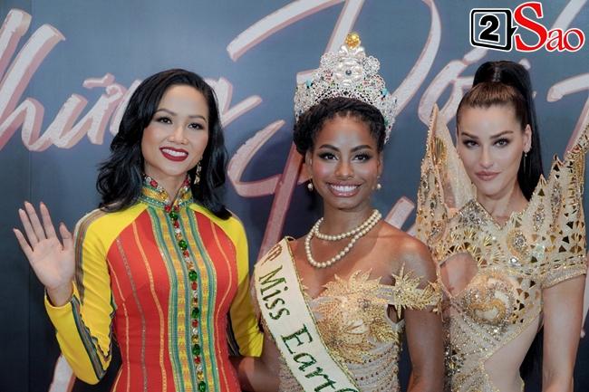 HHen Niê lép vế hẳn khi đứng cạnh Hoa hậu đẹp nhất thế giới-4