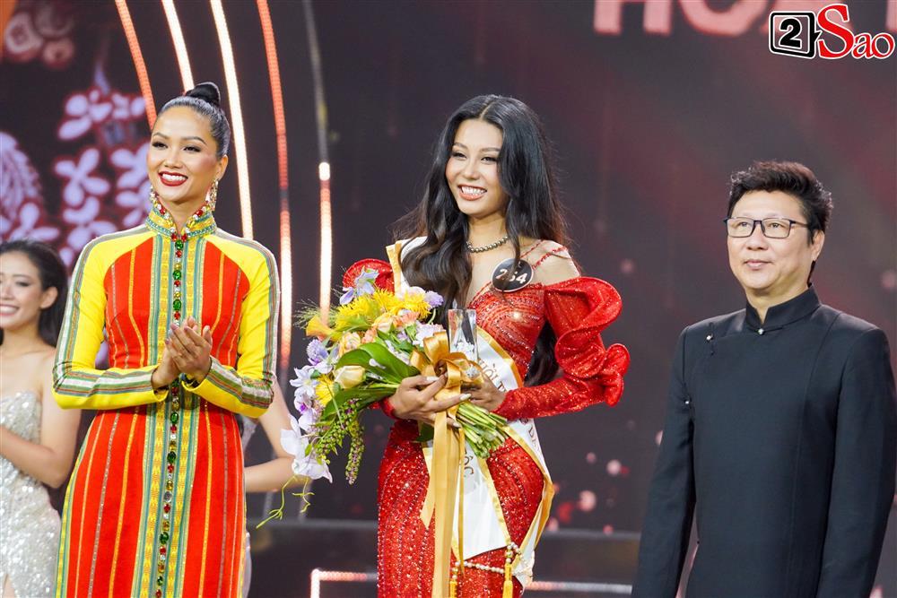 Cô gái Tày tóc ngắn đăng quang Hoa hậu các Dân tộc Việt Nam 2022-7