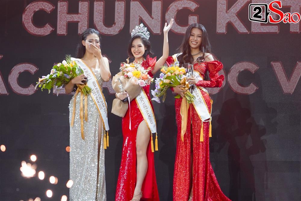 Cô gái Tày tóc ngắn đăng quang Hoa hậu các Dân tộc Việt Nam 2022-10
