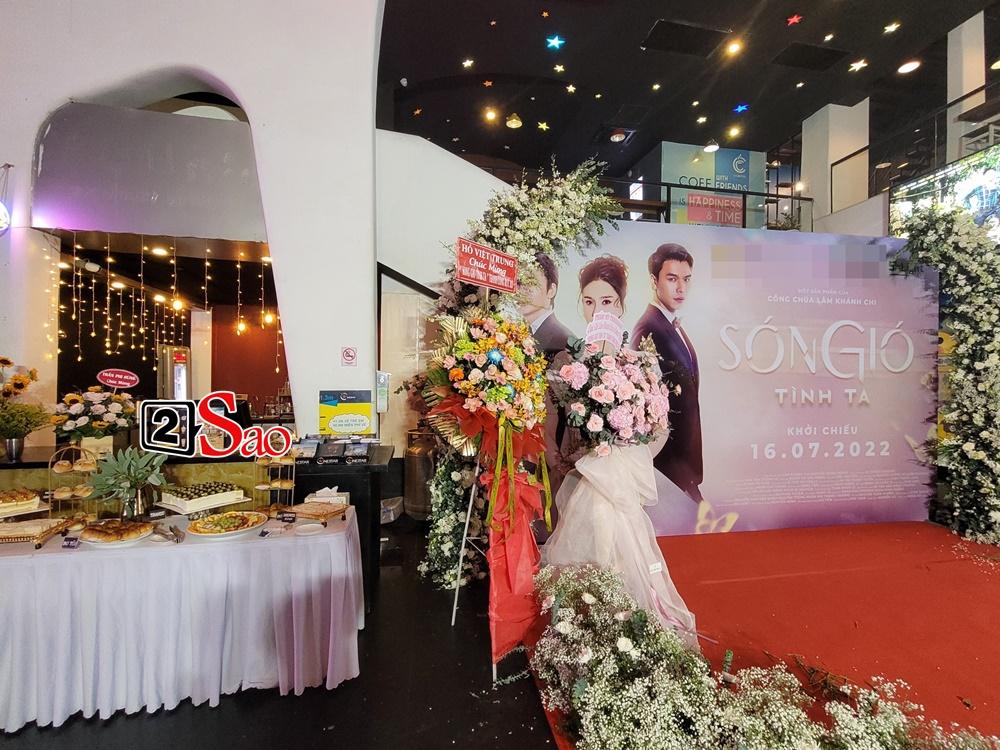 Phi Hùng tặng hoa sau scandal ly hôn, Lâm Khánh Chi nói gì?-2