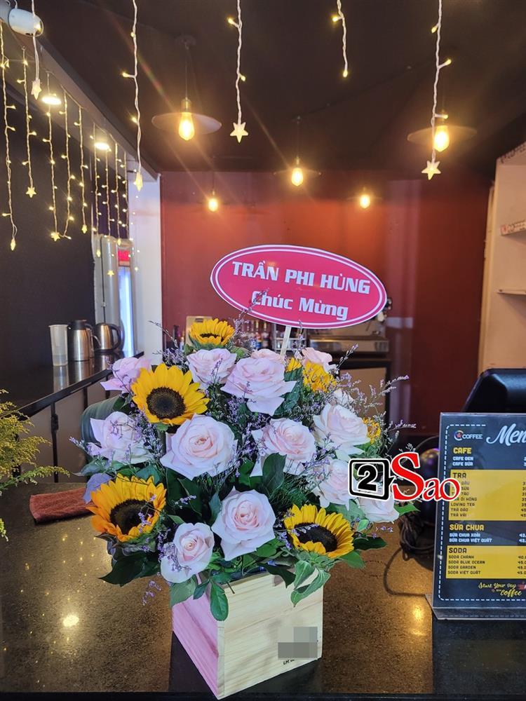 Phi Hùng tặng hoa sau scandal ly hôn, Lâm Khánh Chi nói gì?-3