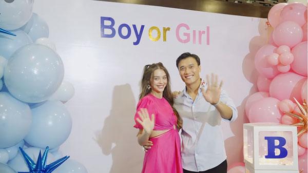 Bầu bí vợ Tây Bùi Tiến Dũng bung cúc, thả rông khoe ngực gợi cảm-8