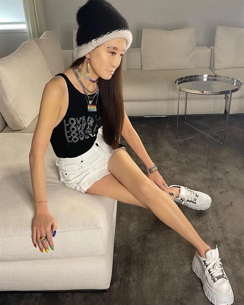 Tranh cãi về đôi chân phi thực tế của Vera Wang ở tuổi 73-4