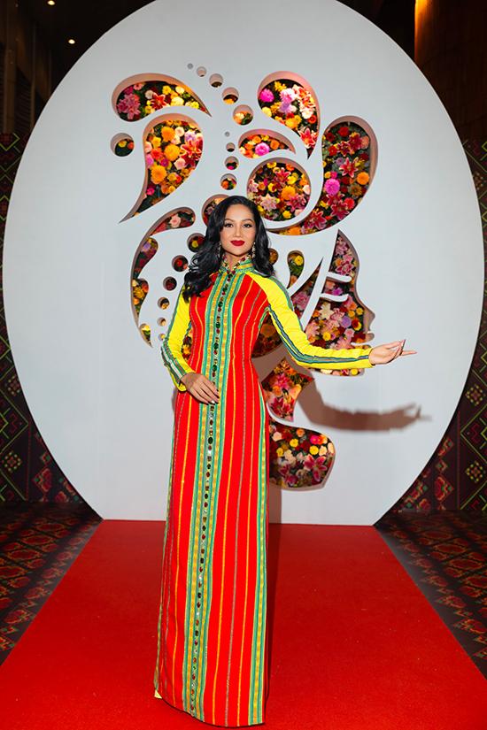 Tuy nhiên, đây không phải lần đầu tiên mỹ nhân Ê-đê diện trang phục này.