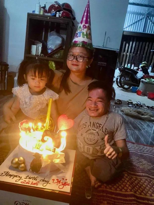 Chuyện tình cổ tích của chàng trai xương thuỷ tinh nặng 28kg và vợ xinh đẹp-3