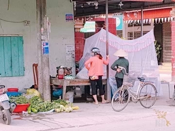 Quán thịt lợn nổi bần bật góc chợ khiến ai cũng tấm tắc khen cô bán hàng có 1-0-2-3