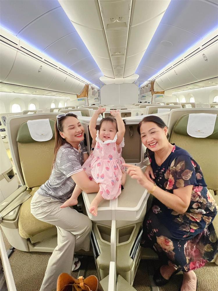 Tin showbiz Việt ngày 17/7: Kim Duyên khoe 5 dải băng sau thành tích Á hậu-5