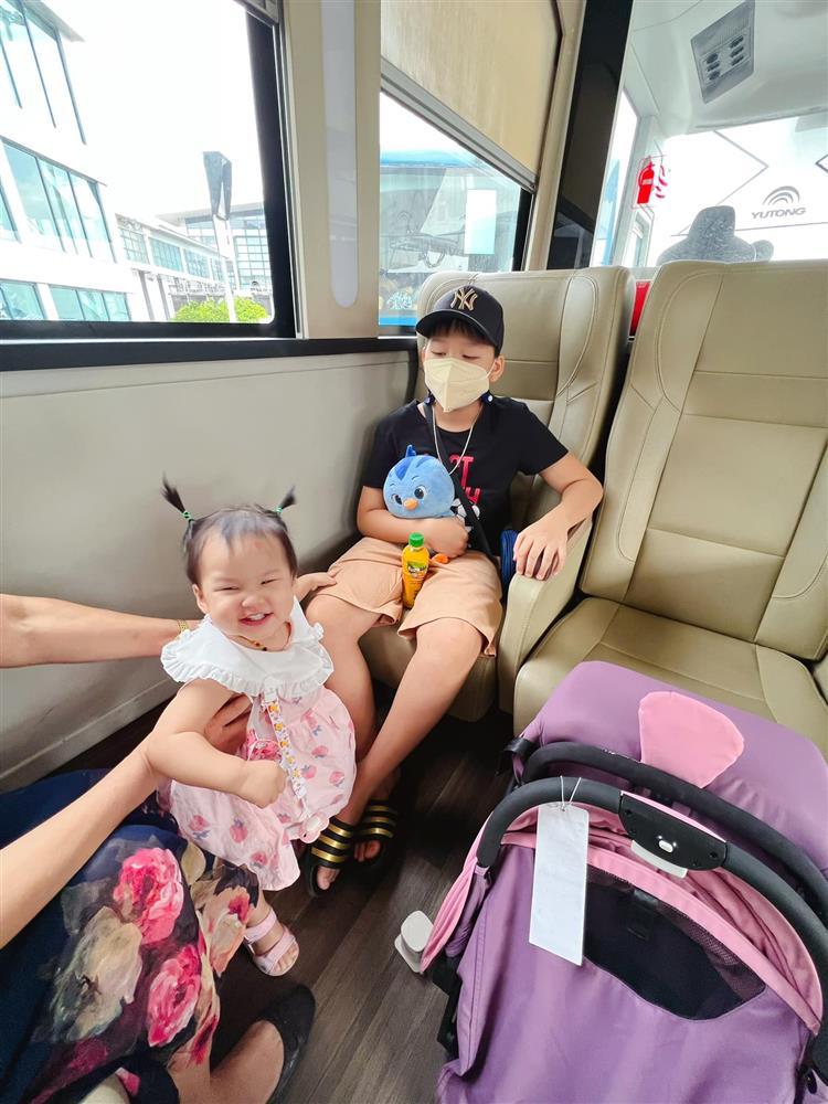 Tin showbiz Việt ngày 17/7: Kim Duyên khoe 5 dải băng sau thành tích Á hậu-6