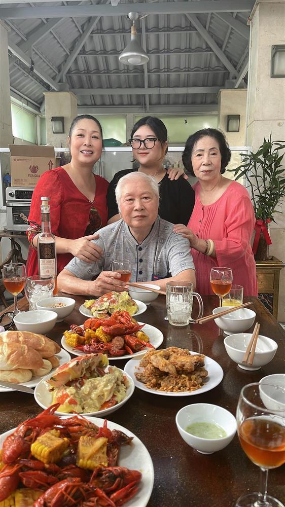 Tin showbiz Việt ngày 17/7: Kim Duyên khoe 5 dải băng sau thành tích Á hậu-9