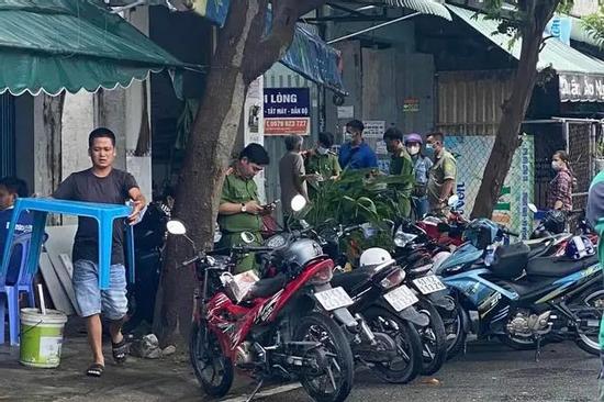 Bình Dương: Chồng dùng dao đâm chết tình địch