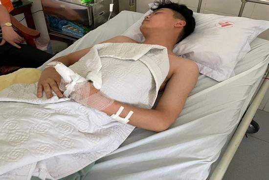 Bắt tội phạm truy nã, thiếu uý công an bị chém trọng thương