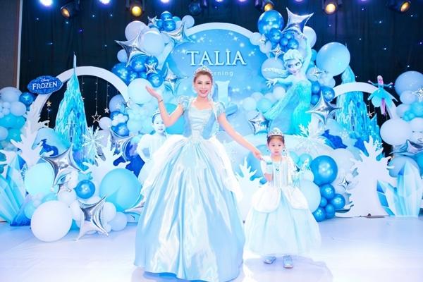 Con gái Thanh Thảo bất hợp tác với bố mẹ trong tiệc sinh nhật-1