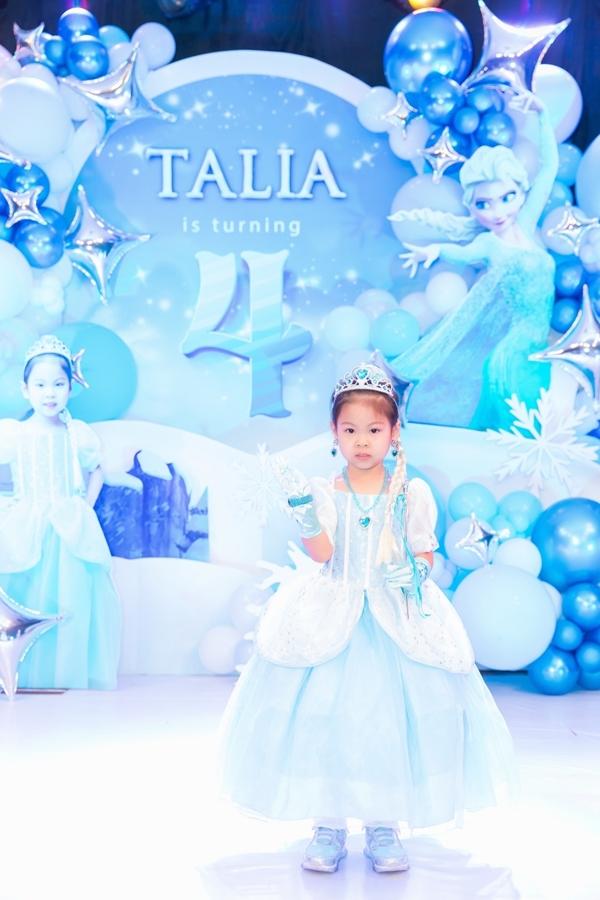 Con gái Thanh Thảo bất hợp tác với bố mẹ trong tiệc sinh nhật-3