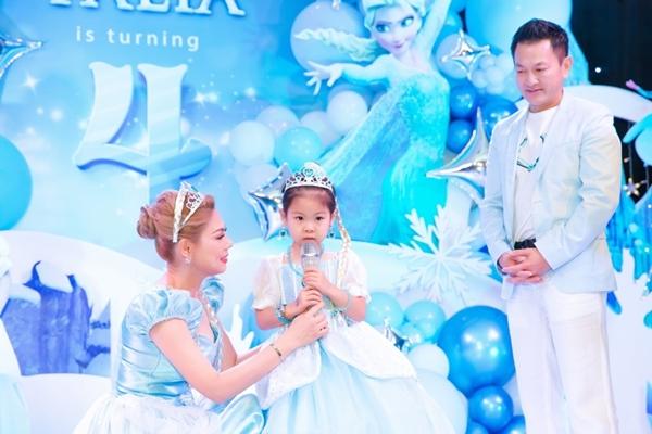 Con gái Thanh Thảo bất hợp tác với bố mẹ trong tiệc sinh nhật-8