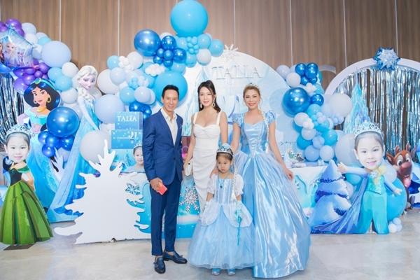Con gái Thanh Thảo bất hợp tác với bố mẹ trong tiệc sinh nhật-9