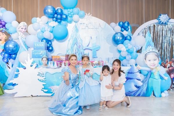 Con gái Thanh Thảo bất hợp tác với bố mẹ trong tiệc sinh nhật-10