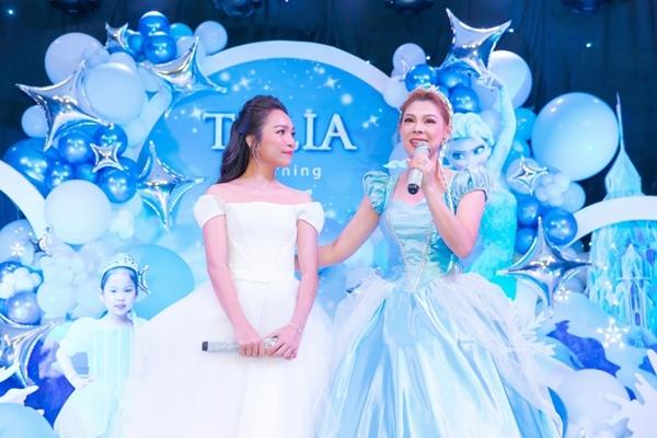 Con gái Thanh Thảo bất hợp tác với bố mẹ trong tiệc sinh nhật-12