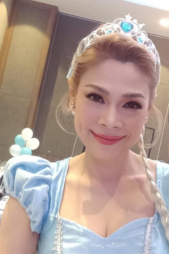 Thanh Thảo U50 vẫn cưa sừng làm nghé với đầm công chúa-3