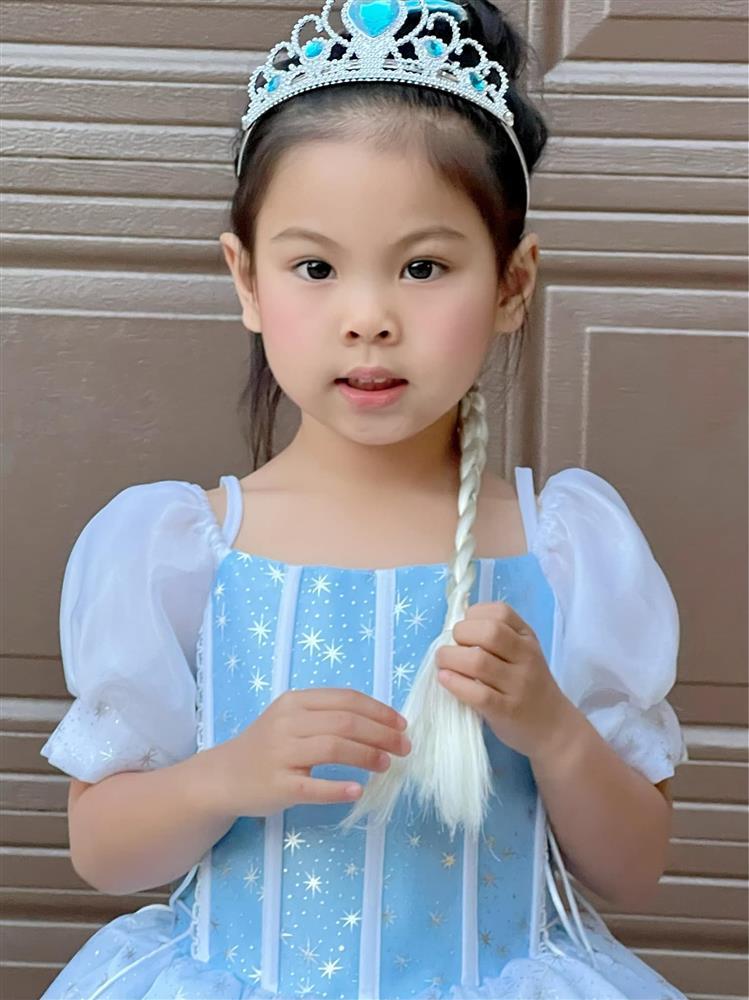 Thanh Thảo U50 vẫn cưa sừng làm nghé với đầm công chúa-2