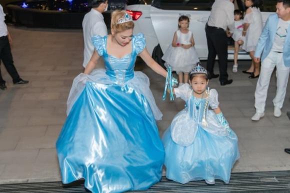 Thanh Thảo U50 vẫn cưa sừng làm nghé với đầm công chúa-1