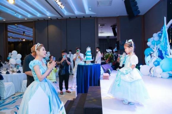 Thanh Thảo U50 vẫn cưa sừng làm nghé với đầm công chúa-8