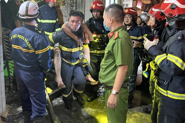 4 người thoát chết trong vụ cháy nhà lúc rạng sáng ở Hà Nội-1