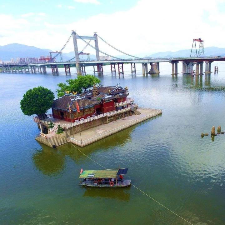 Ngôi chùa nổi giữa sông, điểm săn ảnh đắt giá của du khách thế giới-2