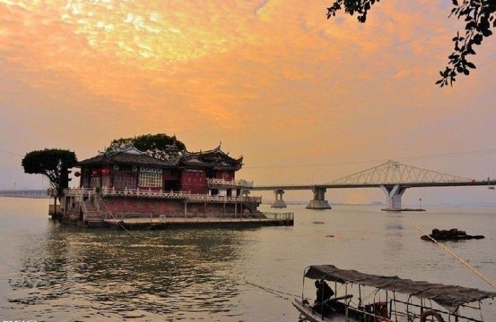 Ngôi chùa nổi giữa sông, điểm săn ảnh đắt giá của du khách thế giới-5