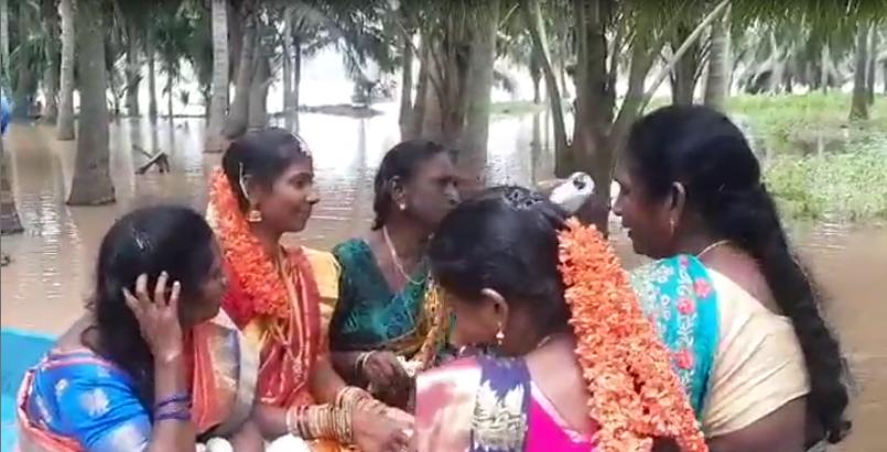 Đường xá ngập mưa lũ, cô dâu lênh đênh chèo thuyền về nhà chồng-3