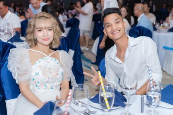 Vợ Mạc Văn Khoa khác hẳn giữa ảnh tự đăng và ảnh bị chụp-2