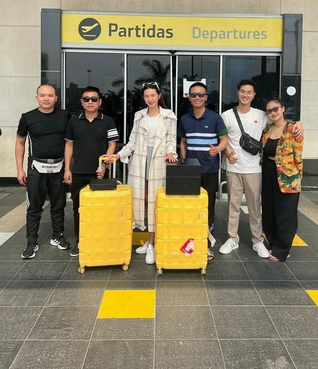 Mang vương miện sang Angola nhưng vì sao Thùy Tiên không dùng?-2